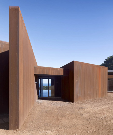 Red House at Red Hill by Inarc