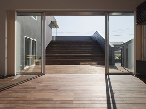 Terrace Step House by HUG Terrace Step House by HUG