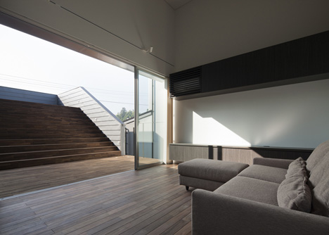 Terrace Step House by HUG Terrace Step House by HUG