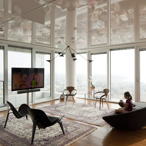 R1T Flat by Paritzki & Liani Architects