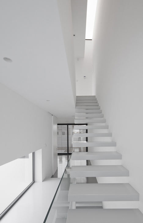 Casa DJ by [i]da Arquitectos