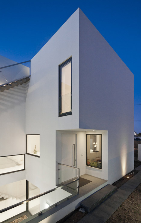 Casa DJ by [i]da Arquitectos