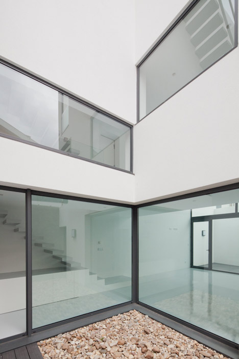 Casa DJ by [i]da Arquitectos