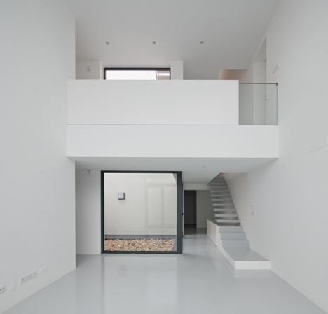 Casa DJ by [i]da Arquitectos