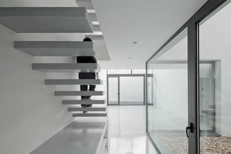 Casa DJ by [i]da Arquitectos