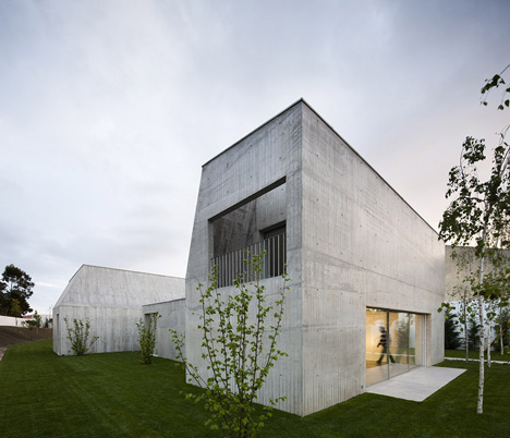 House in Ovar by Paula Santos