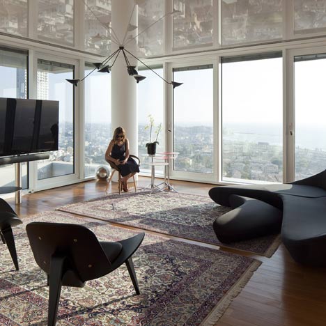 R1T Flat by Paritzki & Liani Architects