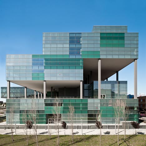 D38 Zona Franca Office by Arata Isozaki