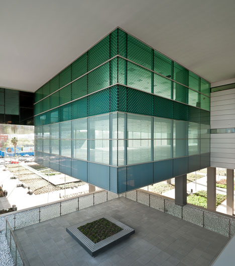 D38 Zona Franca Office by Arata Isozaki D38 Zona Franca Office by Arata Isozaki
