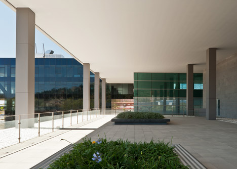 D38 Zona Franca Office by Arata Isozaki D38 Zona Franca Office by Arata Isozaki