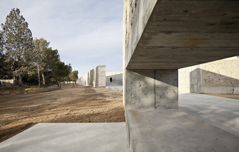 Valdefierro Park by Héctor Fernández Elorza and Manuel Fernández Ramírez
