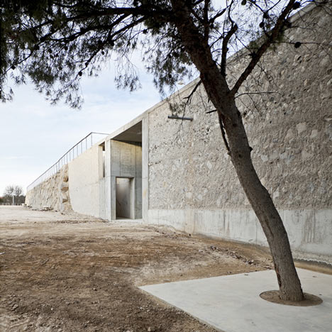 Valdefierro Park by Héctor Fernández Elorza and Manuel Fernández Ramírez