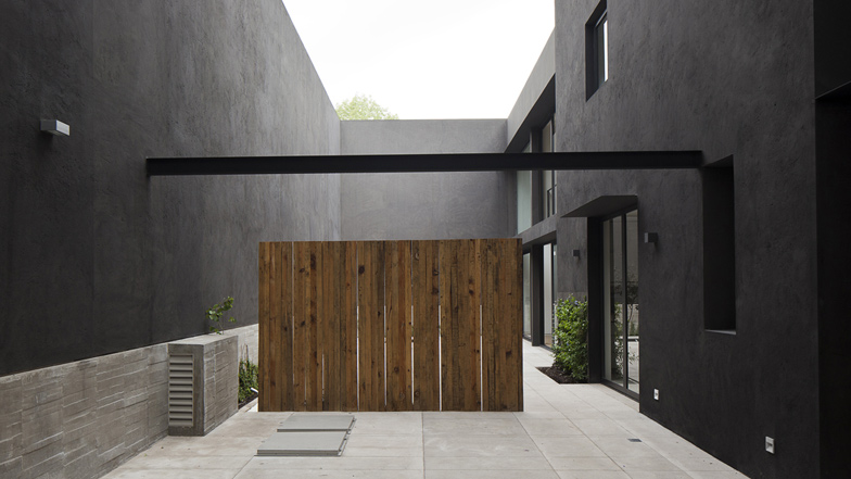 Casa Cerrada Reforma 108 by DCPP Arquitectos