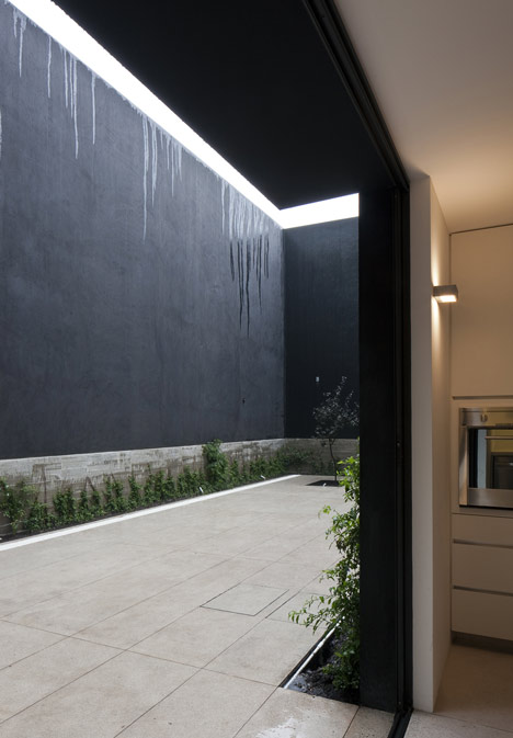 Casa Cerrada Reforma 108 by DCPP Arquitectos