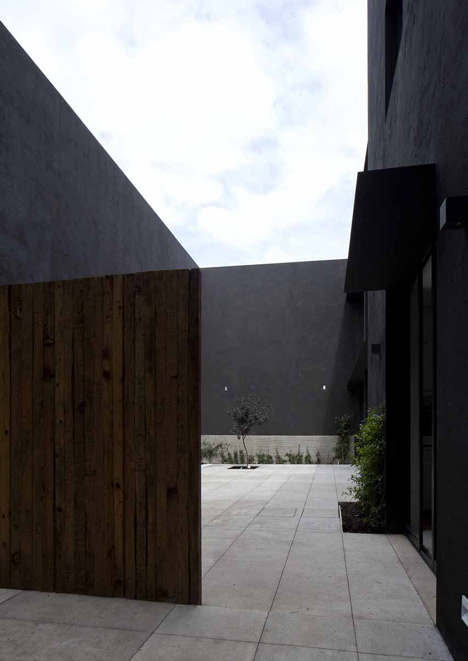 Casa Cerrada Reforma 108 by DCPP Arquitectos