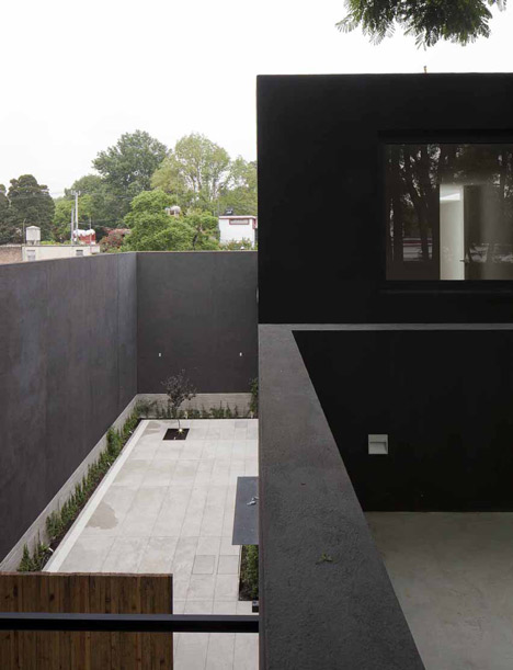 Casa Cerrada Reforma 108 by DCPP Arquitectos
