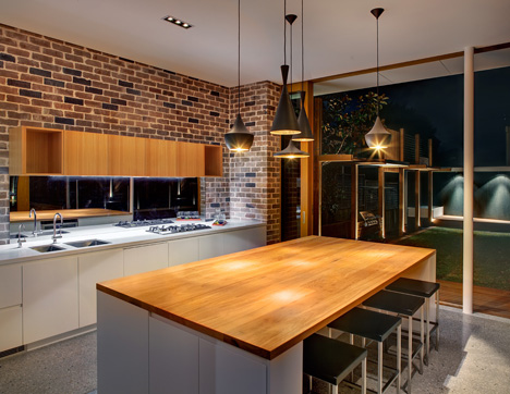 Castlecrag Residence by CplusC Architectural Workshop