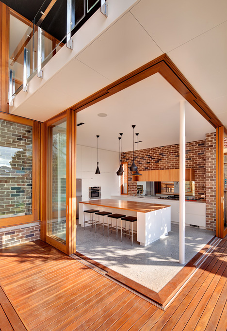 Castlecrag Residence by CplusC Architectural Workshop