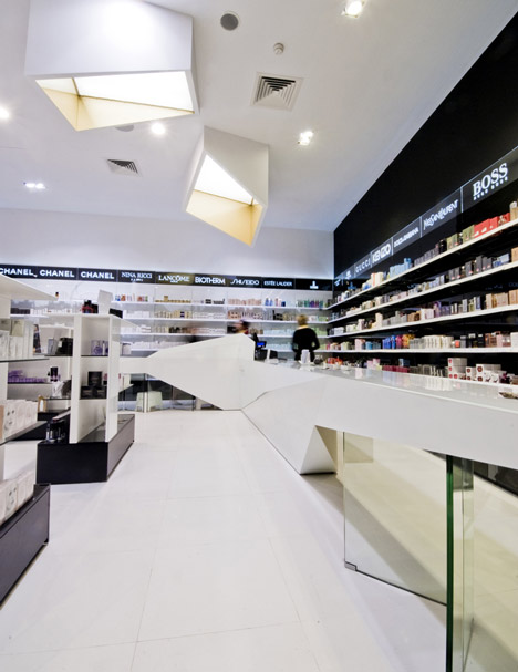 Frivole Prestige perfumery by Theza Frivole Prestige perfumery by Theza