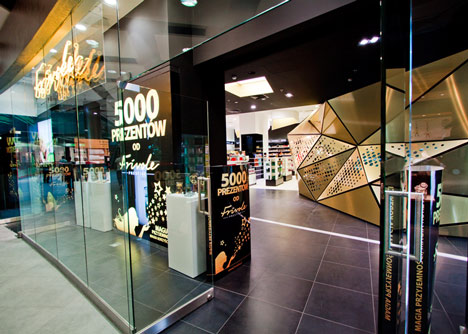 Frivole Prestige perfumery by Theza Frivole Prestige perfumery by Theza