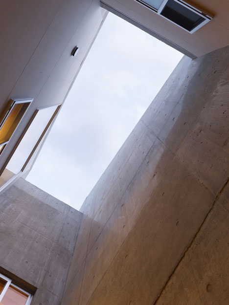 House in Kitaoji by Torafu Architects
