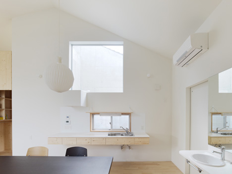 House in Kitaoji by Torafu Architects