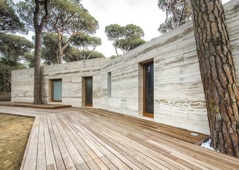 House in a Pine Wood by Sundaymorning and Massimo Fiorido Associati House in a Pine Wood by Sundaymorning and Massimo Fiorido Associati