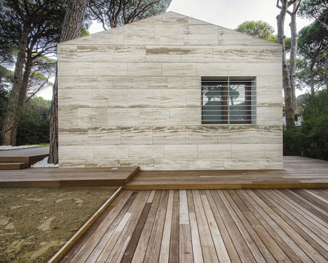 House in a Pine Wood by Sundaymorning and Massimo Fiorido Associati House in a Pine Wood by Sundaymorning and Massimo Fiorido Associati