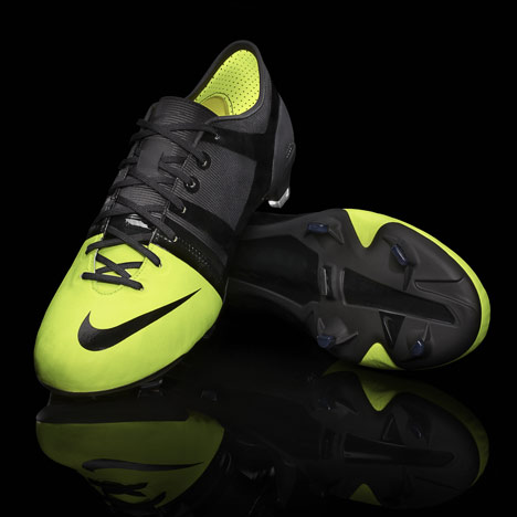 Movie: Nike GS Football Boot