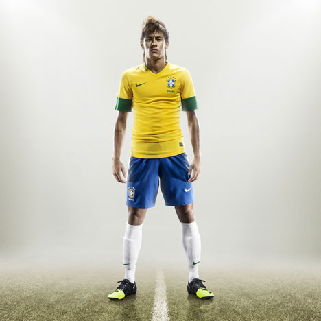 Movie: Nike GS Football Boot Movie: Nike GS Football Boot