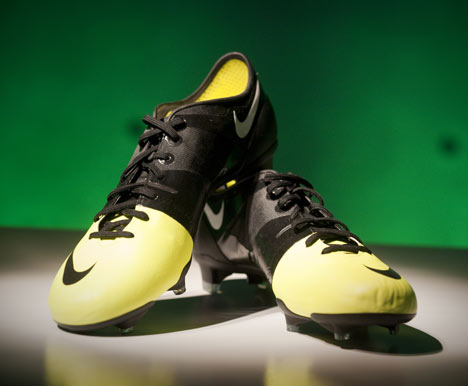 Movie: Nike GS Football Boot Movie: Nike GS Football Boot
