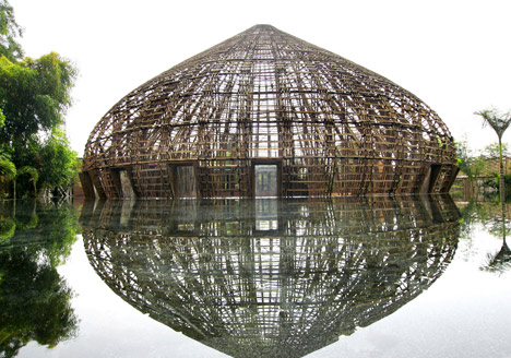 Wind and Water Bar by Vo Trong Nghia Wind and Water Bar by Vo Trong Nghia