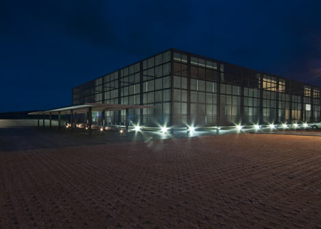 Centro de Recepción de Visitantes by a3gm + Mata y asociados