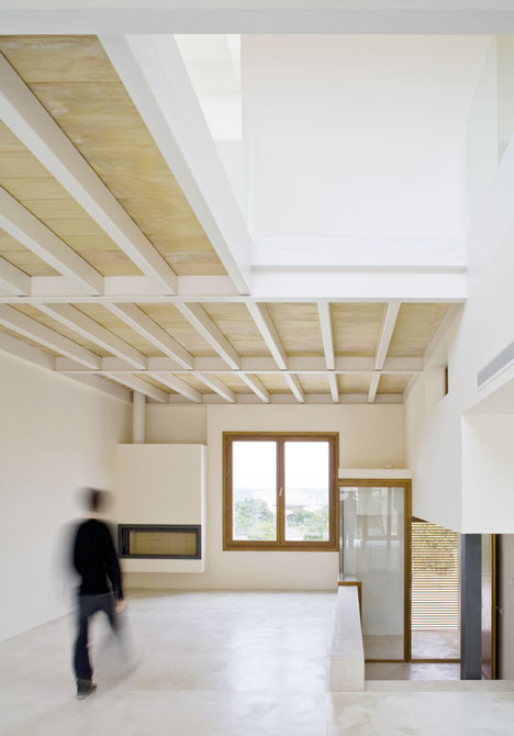 Ferriol House by Ripolltizon