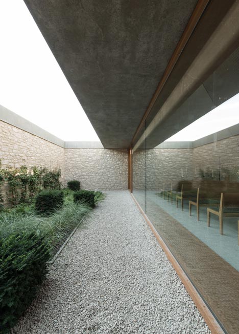 Funeral Chapel in Ingelheim Frei-Weinheim by Bayer & Strobel Architekten Funeral Chapel in Ingelheim Frei-Weinheim by Bayer & Strobel Architekten