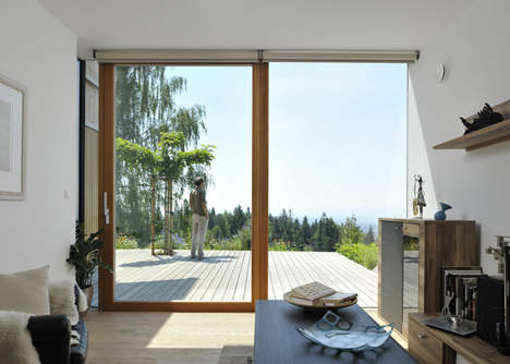 House HV by Kombinat House HV by Kombinat