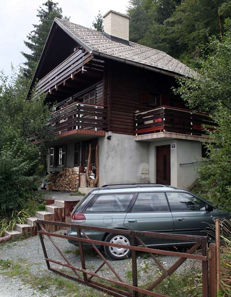 House HV by Kombinat House HV by Kombinat
