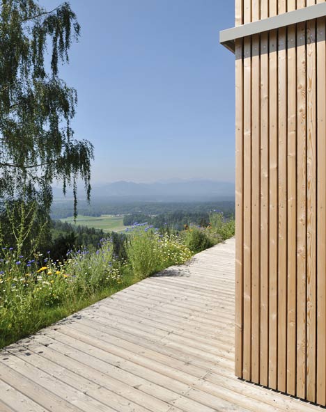 House HV by Kombinat House HV by Kombinat