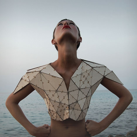 Prototype Triangle Numéro 1 wooden T-shirt by Pauline Marcombe