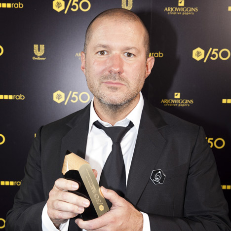 Sir Jonathan Ive collects Apple D&AD award