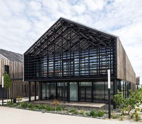 Salorge town community building by Arcau