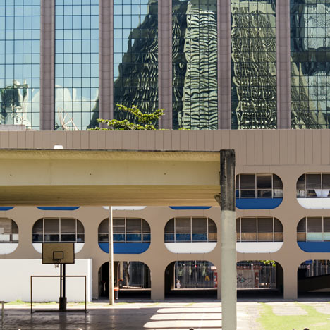 Animating Education by Aberrant Architecture