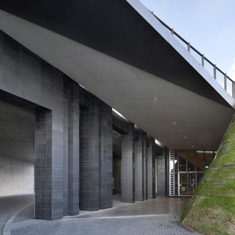 Giant's Causeway Visitors' Centre by Heneghan Peng Architects Giant's Causeway Visitors' Centre by Heneghan Peng Architects