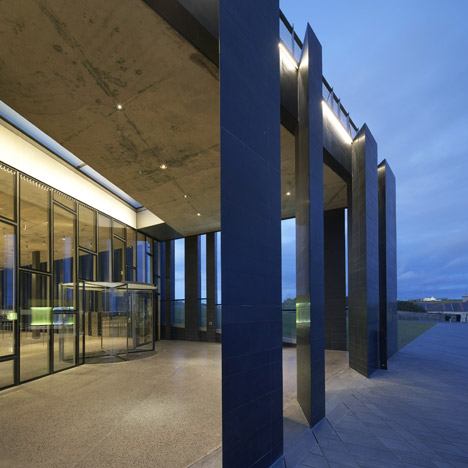 Giant's Causeway Visitors' Centre by Heneghan Peng Architects Giant's Causeway Visitors' Centre by Heneghan Peng Architects