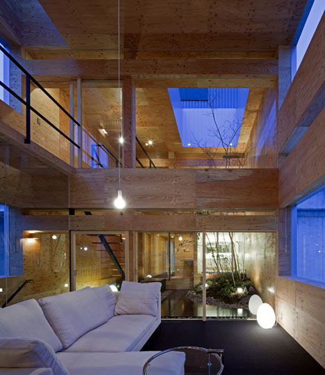 dezeen_Machi Building by UID Architects