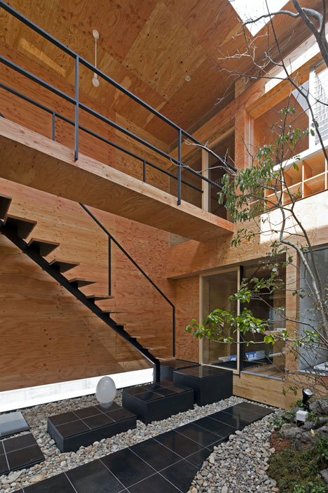 dezeen_Machi Building by UID Architects