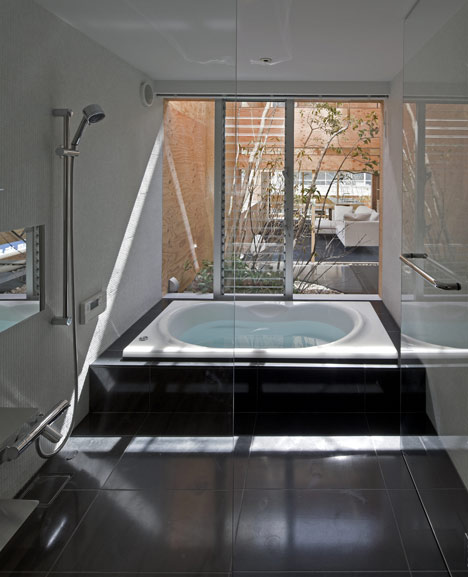 dezeen_Machi Building by UID Architects