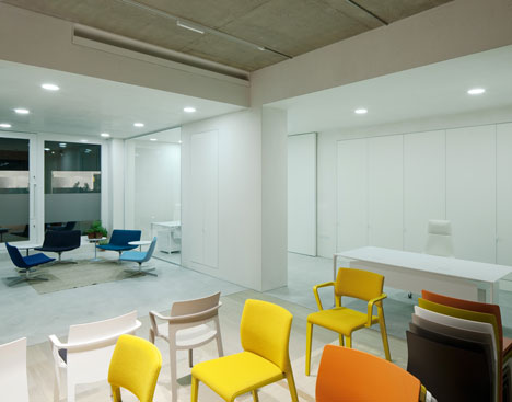 Arper showcases Saya and Juno chairs at new London showroom Arper showcases Saya and Juno chairs at new London showroom