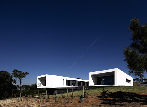 U House by Jorge Graca Costa