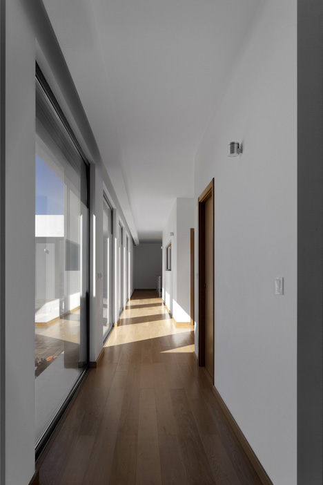 U House by Jorge Graca Costa